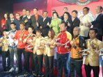 owibutet-terima-penghargaan-tiket-gratis-seumur-hidup_20160909_170209.jpg