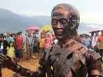 p-viral-penampakan-monumen-jokowi-di-karo.jpg