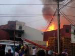 pabrik-kayu-jokowi-terbakar_20160419_182033.jpg
