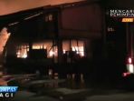 pabrik-mi-instan-di-tangerang-hangus-terbakar_20170120_112051.jpg