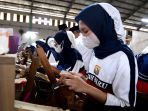 pabrik-rokok-gajah-baru-serap-tenaga-kerja-lokal_20230205_192800.jpg
