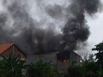 pabrik-scaffolding-cv-am-nanda-putra-di-desa-kramat-jegu-kecamatan-taman-sidoarjo-terbakar.jpg