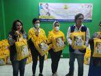 pada-ramadan-1443-h-ini-partai-golkar-membagikan-sebanyak-30000-bingkisan-atau-paket-sembako.jpg