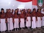 paduan-suara-smp-n-27-surakarta-sambut-wali-kota-solo_20170121_141212.jpg