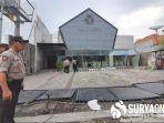 pagar-diskotek-pentagon-surabaya-roboh-dirusak-sekelompok-ora.jpg