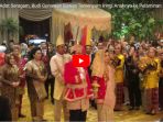 pakai-baju-adat-seragam-budi-gunawan-buwas-tersenyum-iringi-anaknya-ke-pelaminan_20170904_143029.jpg