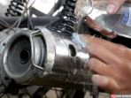 pakai-minuman-bersoda-untuk-hilangkan-karat-di-motor_20180927_133720.jpg