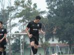 palang-pintu-naturalisasi-fabiano-beltrame-menjalani-latihan-bersama-pss-sleman-di-bandung.jpg