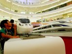 pameran-kereta-cepat-china_20150813_202642.jpg
