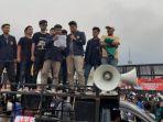 Gelar Unjuk Rasa di Depan Gedung DPR, Mahasiswa Ajak Semua Pihak Bawa Kesejukan Pasca Pemilu 2024