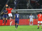 pancho-kenmogne-duel-udara-dengan-goran-gancev_20161020_125139.jpg