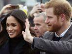 pangeran-harry-dan-meghan-markle-saat-berjalan-jalan-di-esplanade-di-kastil-edinburgh.jpg