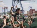 pangkostrad-letnan-jenderal-maruli-simanjuntak-diangkat-prajurit-di-pelabuhan-pelni-tanjung-priok.jpg