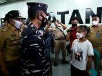 panglima-kolinlamil-laksda-tni-arsyad-abdullah-berbincang-dengan-yuniar.jpg