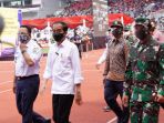 panglima-tni-dampingi-presiden-ri-tinjau-pelaksanaan-serbuan-vak_20210626_170005.jpg