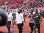 panglima-tni-dampingi-presiden-ri-tinjau-pelaksanaan-serbuan-vak_20210626_170213.jpg