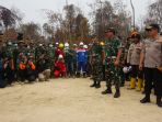 panglima-tni-dan-kapolri-pantau-titik-api-karhutla-riau_20190916_101212.jpg