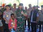 panglima-tni-dan-kapolri-tinjau-banjir-bandang-sentani.jpg