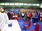 panglima-tni-dan-kapolri-tinjau-tempat-mahasiswa-berani-vaksin_20210714_162421.jpg