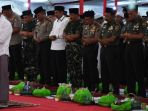 panglima-tni-dan-ulama-sumut-bersinergi-bangun-pertahanan-semesta_20180525_233305.jpg