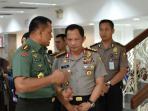 panglima-tni-gatot-nurmantyo-dan-kepala-polri-tito-karnavian_20161025_153433.jpg