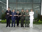 panglima-tni-hadiri-pertemuan-trilateral_20160506_163335.jpg