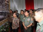 panglima-tni-jendral-moeldoko-mendampingi-wapres-jusuf-kalla_20141211_232406.jpg