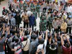 panglima-tni-kapolri-dan-gubernur-jateng-kunjungi-mal-paragon-s_20200620_170218.jpg