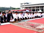 panglima-tni-lakukan-salat-idulfitri-1439-h_20180615_215853.jpg