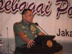 panglima-tni-menjadi-pembicara-pada-seminar-nasional-tni-al_20151217_140939.jpg
