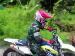 panglima-tni-ngebut-naik-motor-trail-jajal-jalan-trans-papua_20160503_005940.jpg