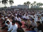 panglima-tni-shalat-idul-adha-1439-h-bersama-ribuan-prajurit_20180822_163737.jpg