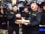panglima-tni-terima-brevet-kehormatan-hiu-kencana_20180111_081258.jpg