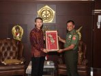 panglima-tni-terima-duta-besar-korea_20151210_111623.jpg