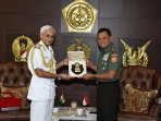 panglima-tni-terima-kunjungan-kasal-india_20160811_141751.jpg