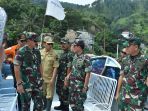 panglima-tni-tiba-di-pelabuhan-tigaras-simalungun_20180621_184948.jpg