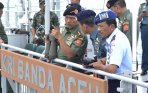 panglima-tni-tinjau-evakuasi-ekor-pesawat-airasia_20150109_165909.jpg