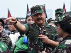 panglima-tni-tinjau-gladi-upacara-militer-apel-bersama-wanita-tn_20180424_144230.jpg