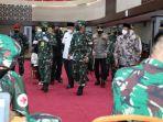 panglima-tni-tinjau-vaksinasi-di-universitas-negeri-padang.jpg