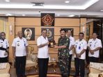 panglima-tni-tni-dukung-program-bnn_20180411_210456.jpg