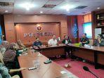 panpel-jalan-santai-pwi-pusat-dan-ikwi-di-sekretariat-pwi-pusat-senin-1072023.jpg