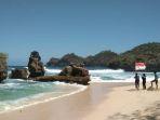 pantai-banyu-meneng-malang-jawa-timur.jpg