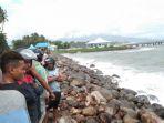 pantai-namangkewa-di-sisi-dermaga-fery-namangkewa-lokasi-tenggelam-dua-orang-pria.jpg