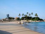 pantai-tanjung-pesona-sungailiat_20150623_132610.jpg