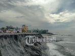 pantai-tegal-besar-desa-negari-banjarangkan-klungkung-terkikis-abrasi.jpg