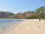 pantai-waecicu.jpg