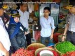 pantau-harga-kapolda-kep-babel-sidak-ke-pasar-pagi-pangkalpinang_20171213_175250.jpg