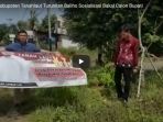 panwaslu-kabupaten-tanahlaut-turunkan-baliho-sosialisasi-bakal-calon-bupati_20180120_200224.jpg