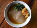 papeda-dan-kuah-kuning-makanan-khas-papua_20210928_120737.jpg