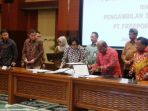 papua-dapat-saham-freeport_20180112_171559.jpg